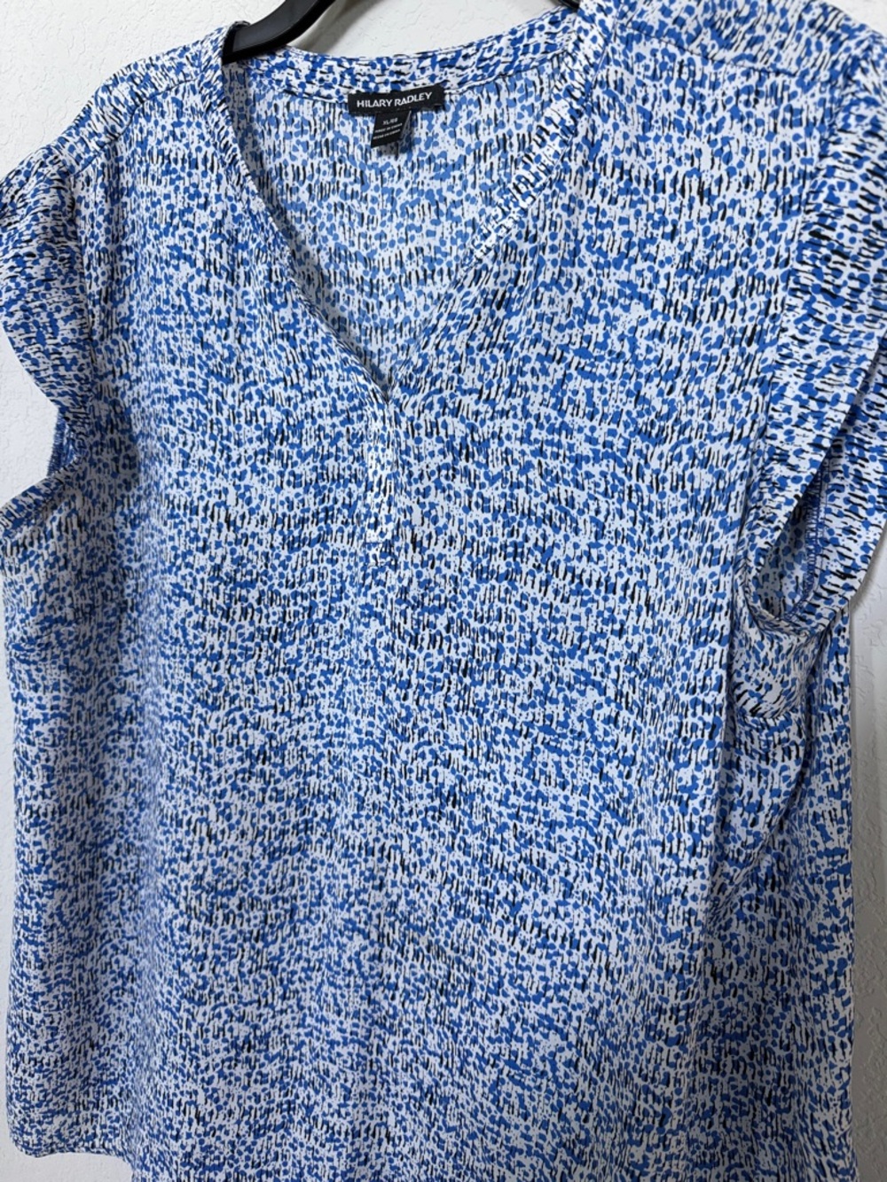 Blue and White Speckled Geometric Print Top